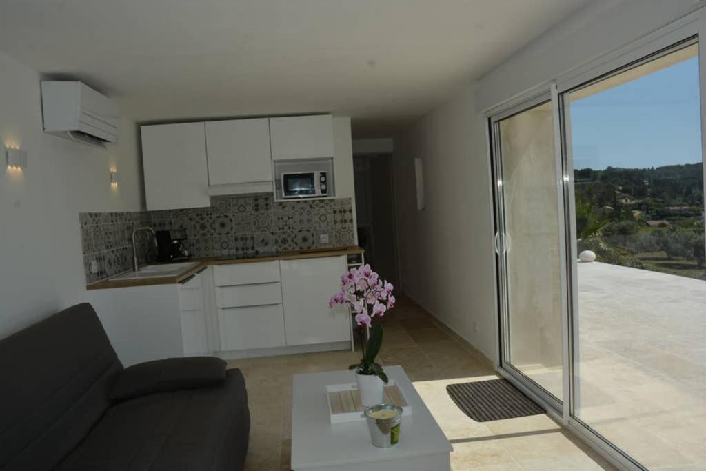 La Venturonne Appartement Neuf Rez De Jardin 45 M2 Vue Mer Et Vignes 10 Mn Des Plages Le Beausset Exteriér fotografie